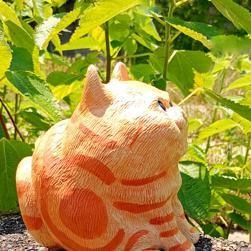 丸猫　招き猫　陶器置物　大小 Amazon.co.jp: 昭和レトロ 招き猫 黒猫白猫 大小2体セット 道後