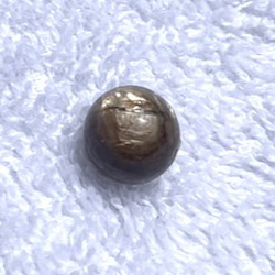 CYA【AAA ゴールデンブラックマイカ 10.3mm玉 1粒売】 雲母 天然石ビーズ バラ 現物 2枚目の画像