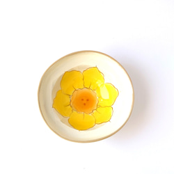 黄色い花から元気をもらえそう　白掛黄水仙　段付ボウル 1枚目の画像
