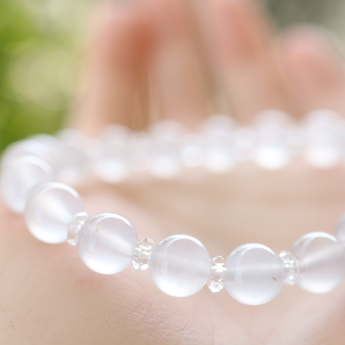 【桃ちゃん様に専用ページ】ウラル山脈産　アイスクォーツのブレスレット❣️❣️ 完売】「幻のクォーツ」ウラル山脈産 アイスクォーツ お守り