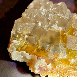 希少✨ ゴールデン レインボー フローライト パキスタン産　原石　ラフストーン 5枚目の画像