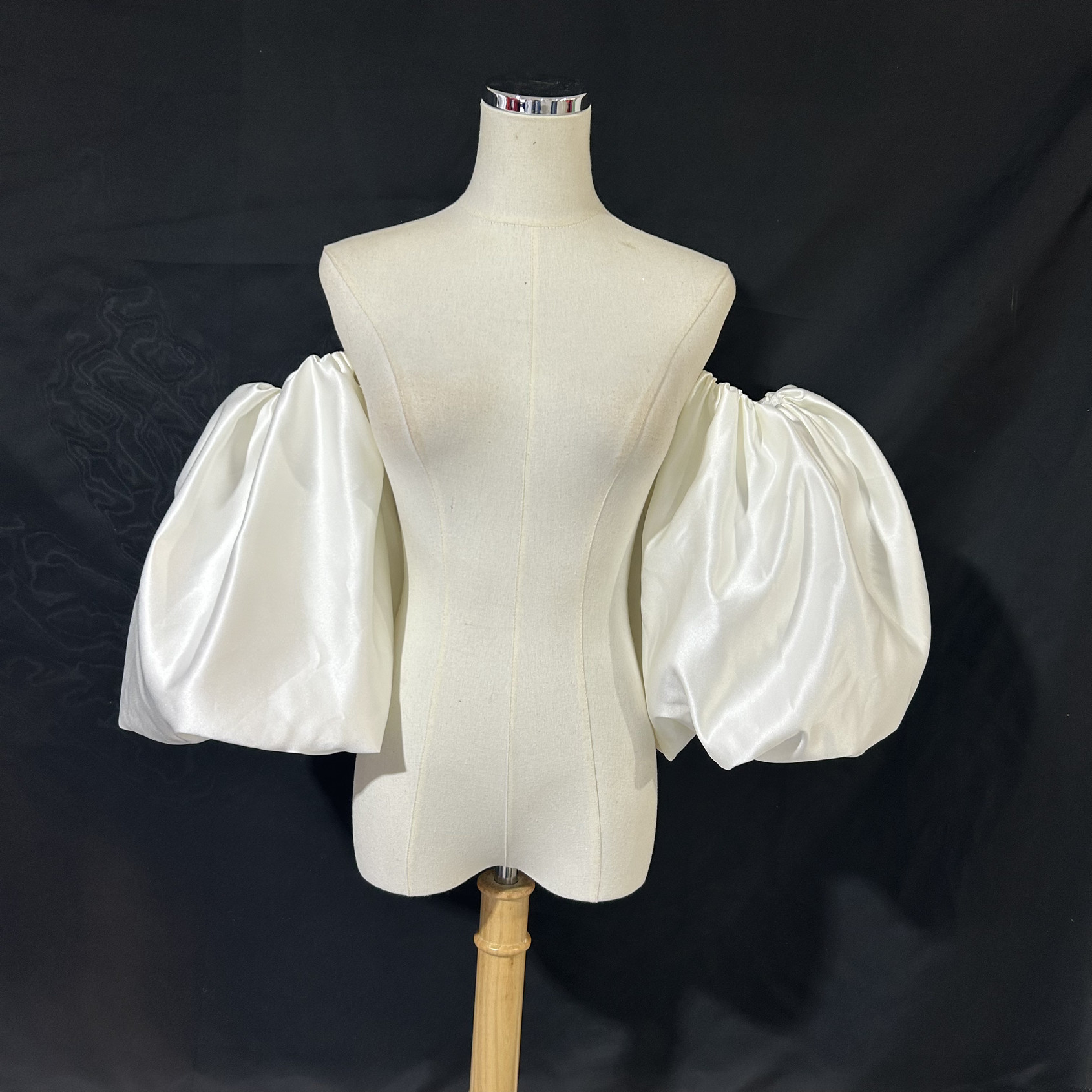 高級サテン ウエディングドレスアレンジ用取り外し袖 アイボリー ショルダーの付け袖 パフスリーブ 色オーダー可能 二の腕 9,613円