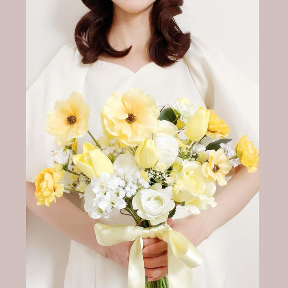 イエロー＆ホワイトの韓国風ブーケ　チューリップブーケ　ウエディングブーケ（造花）アーティフィシャルフラワー 4枚目の画像