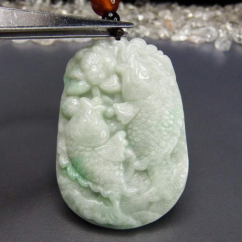 一点物緑入り天然石ひすいジェダイト鯉蓮の花彫刻本翡翠紐