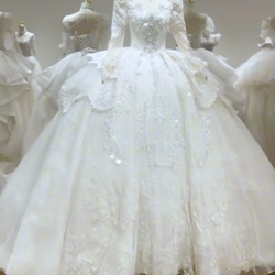 抜群のおしゃれ見え！スクエアネック　オフホワイト　ビジュー美品　キラキラチュール　フレアースカート前撮ウェディングドレス 2枚目の画像