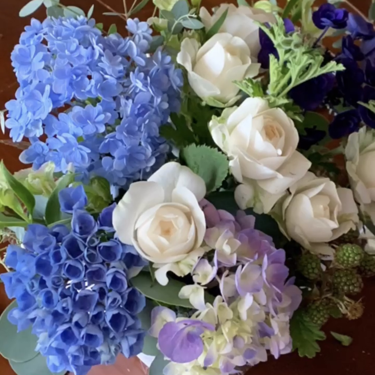 紫陽花のフラワーアレンジメント 誕生花 ブルーのお花 生花 誕生日 