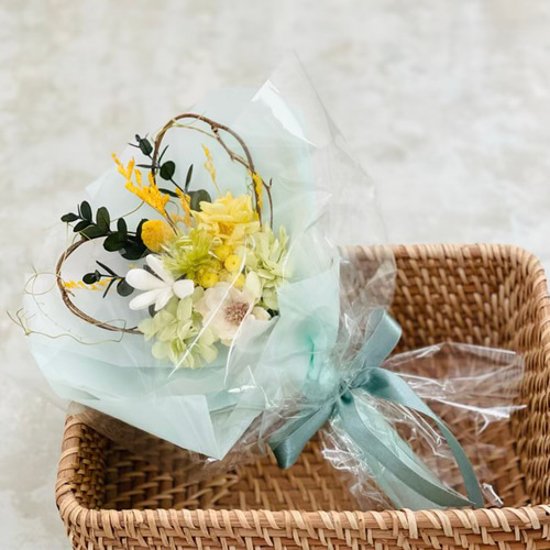 ミミ 花かんむり♡リストブーケ ☆くすみピンク.大輪の薔薇の クラッチブーケ & ワイヤー