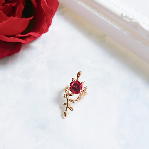 イヤーカフ　ピアス　薔薇　赤　ハート　ノンホール　揺れる　ワンポイント イヤーカフピアス薔薇赤ハートノンホール揺れるワンポイント