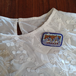 ビーズ刺繍ブローチ　刺繍　ガラスビーズ　水色　長方形 1枚目の画像