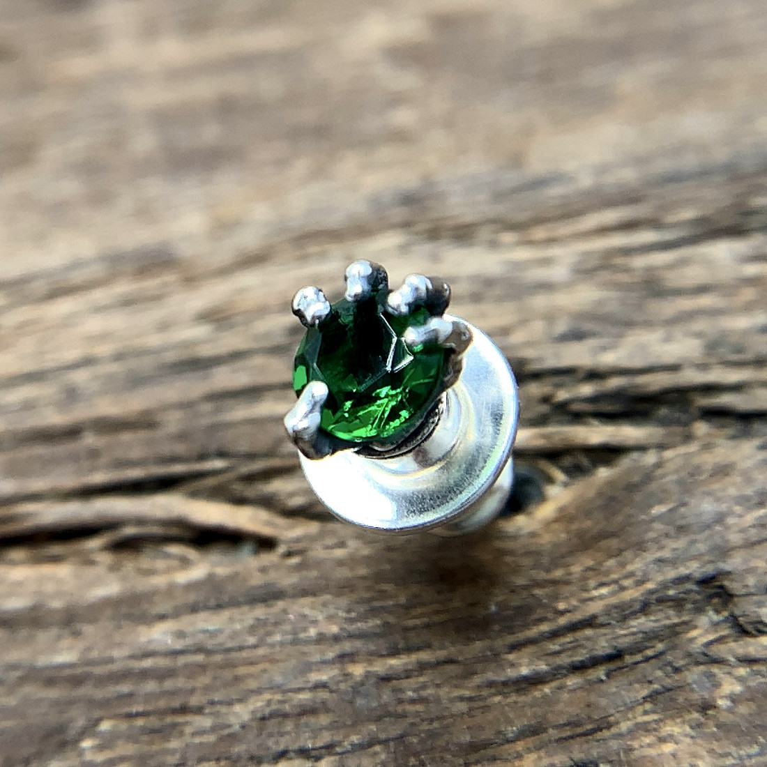 緑 シルバーピアス メンズ/シルバー925 片耳/セカンドピアス つけっぱなし/男性へのプレゼント/pe29