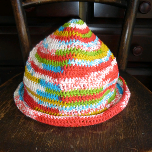 赤系の段染め糸のニットキャップ（送料無料） ニット帽・ビーニー roko