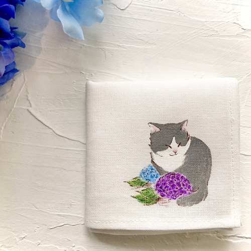 再販】特集掲載『紫陽花と猫』手描きコットンリネンハンカチオフ