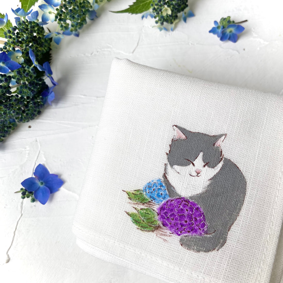 再販】特集掲載『紫陽花と猫』手描きコットンリネンハンカチオフ