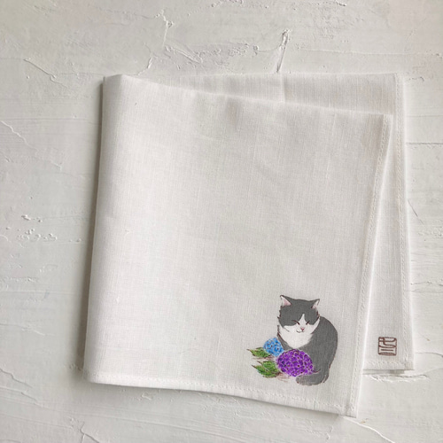 再販】特集掲載『紫陽花と猫』手描きコットンリネンハンカチオフ