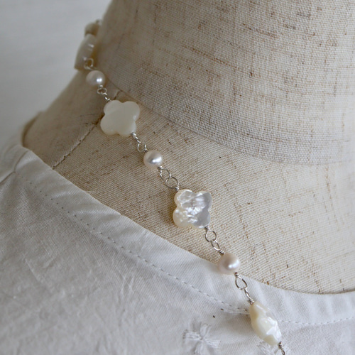4枚花シェル（白蝶貝）と淡水パールのロングネックレス【FS-726