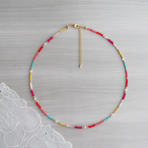 日本製スクエアビーズ＆パール 鮮やかカラービーズネックレス（全長約