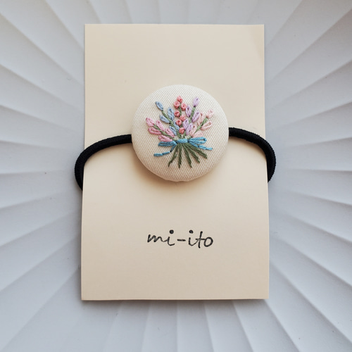 ❁hAnafany❁(専用)くるみボタン 鳥刺繍 ブローチ or ヘアゴム ❁hAnafany❁(専用) くるみボタン 鳥刺繍 ヘアゴム ❁hAnafany