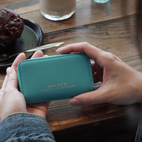 新色グリーン登場！コンパクトさを追求（意匠登録済）vividカラーのミニ財布 3色【AAU05.01】 1枚目の画像