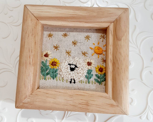 【BOXフレーム付き】羊毛絵画『たんぽぽ揺れる春の訪れ』ハンドメイド　羊毛刺繍 羊毛刺繍作家 sakura garden | #羊毛刺繍作家 の #サクラ