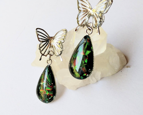 蝶のイヤリング a698e9513c2e1b3e6aa40a3558266b