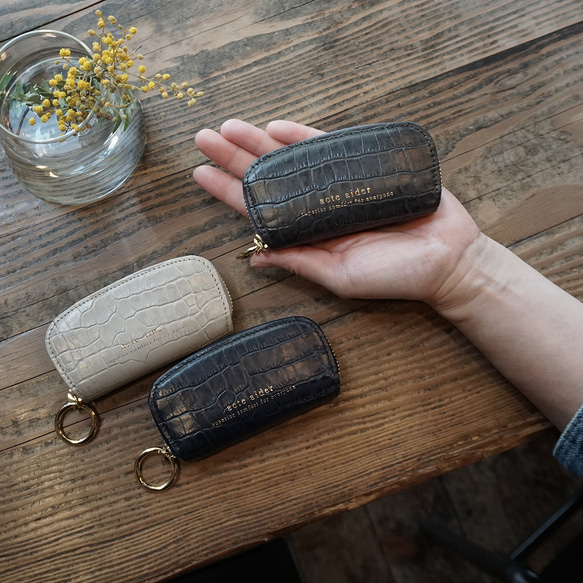 小銭をきちんと整理♪上品レザーのコインケース 小物整理にも！ アイボリー/ダークグレー/ネイビー【AAU03.02】 1枚目の画像