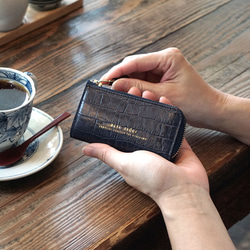 スマートキーもしっかり収納♪上品レザーのキーケース アイボリー/ダークグレー/ネイビー【AAU03.03】 1枚目の画像