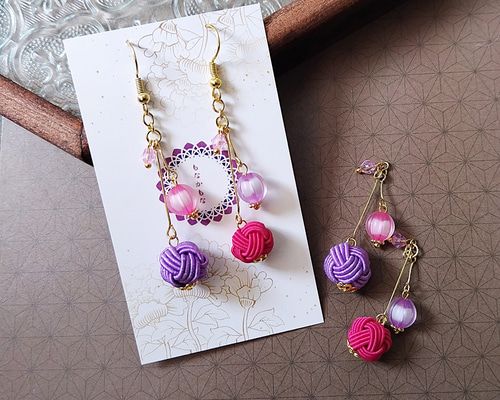 kopoli ハンドメイド ガラス しゃぼん Amy エイミー パープル ピアス 飴玉ビーズと水引（藤・桃）アシンメトリーのピアス イヤリング 和風