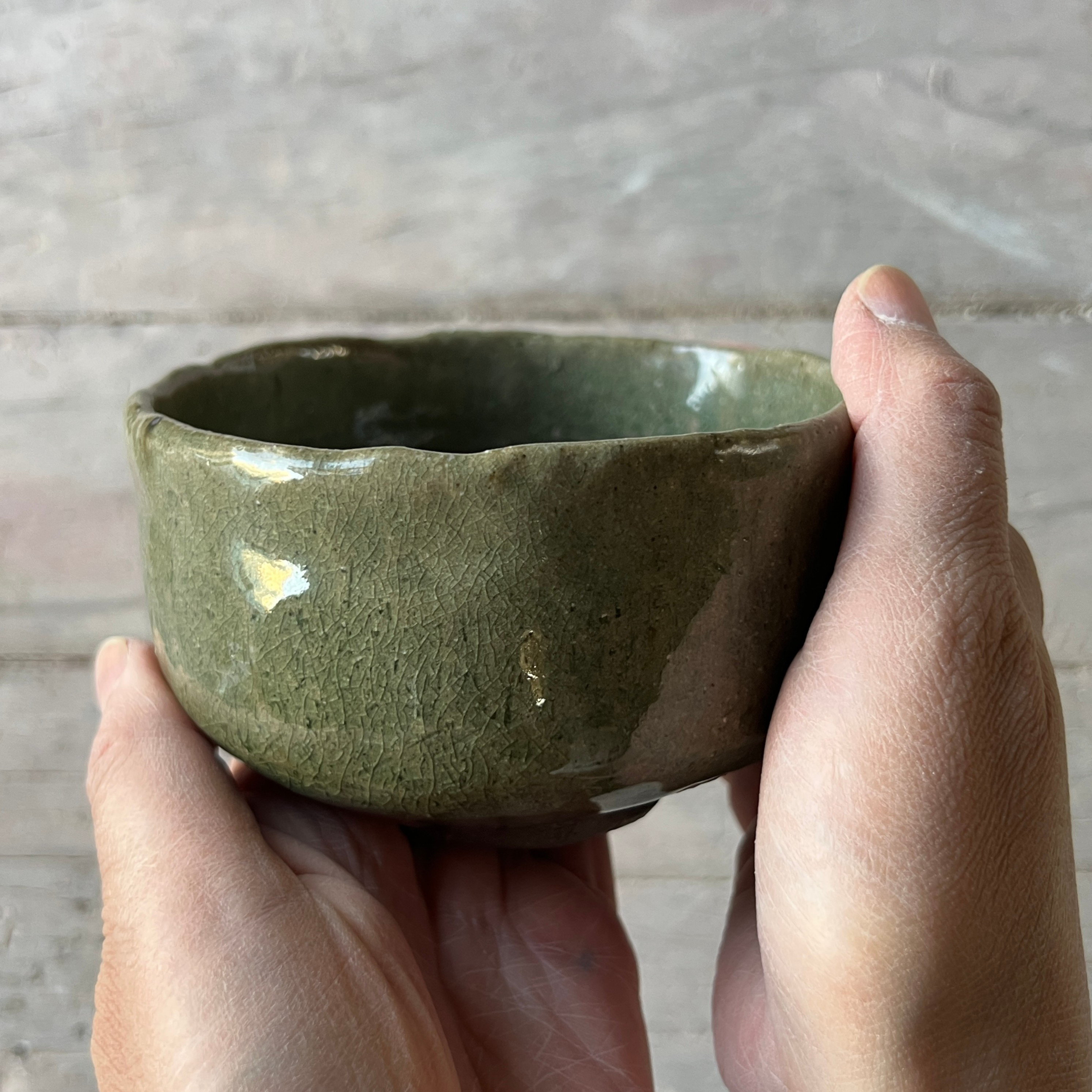 茶碗灰釉掛分け枝垂桜絵 茶器＆茶道具 抹茶碗 - Sazen Tea