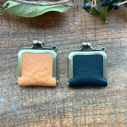 がま口 ジュエリーケース ミニ 革 栃木レザー ナチュラル アクセサリー  ちびがま口 浪曼派のがま口 イニシャル 2枚目の画像