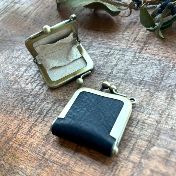 がま口 ジュエリーケース ミニ 革 栃木レザー ナチュラル アクセサリー  ちびがま口 浪曼派のがま口 イニシャル 4枚目の画像