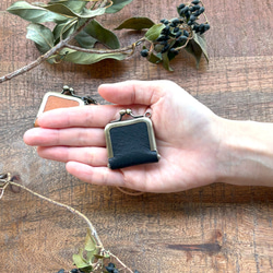 がま口 ジュエリーケース ミニ 革 栃木レザー ナチュラル アクセサリー  ちびがま口 浪曼派のがま口 イニシャル 3枚目の画像