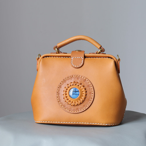 本革　ヌメ革　ハンドメイド　がま口　ポシェット　ショルダーバッグ ☆ハンドメイド ☆日本製☆本革☆ヌメ革・ 経年変化☆カブセ