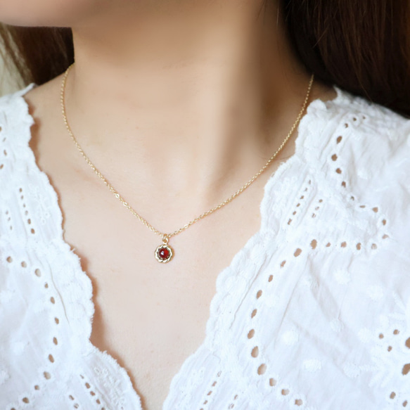 【大人気】TV衣装掲載 選べる誕生石 天然石 フラワー ネックレス 金属アレルギー 14kgf 誕生日プレゼント ギフト 2枚目の画像