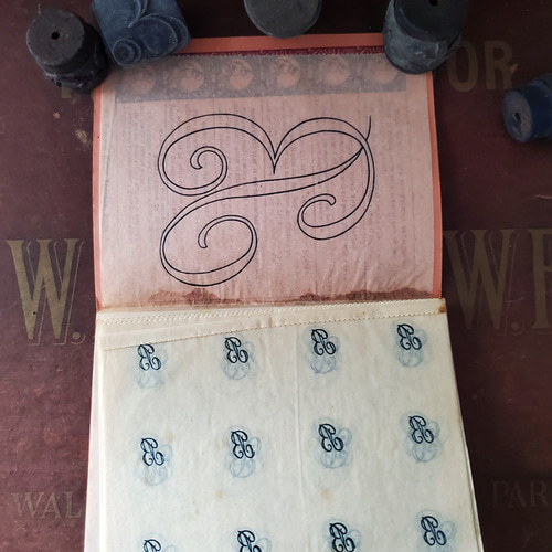 フランス 1900年前後 イニシャル刺繍シート Sèrie1《B》L.V.