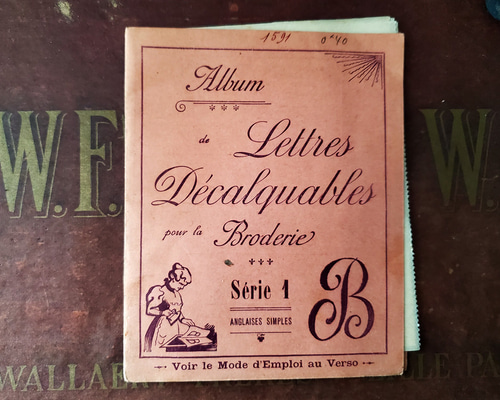 フランス 1900年前後 イニシャル刺繍シート Sèrie1《B》L.V.