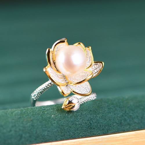 素敵な大玉パールのフラワーリング 蓮の花のリング - パールが華やかさを添え、装いを引き立てる R216