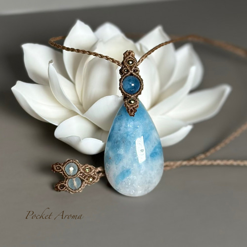 青琉』大きなヘマタイトインアクアマリンのマクラメペンダント