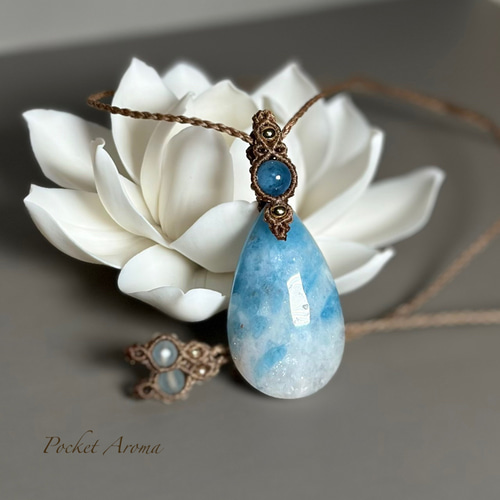 青琉』大きなヘマタイトインアクアマリンのマクラメペンダント