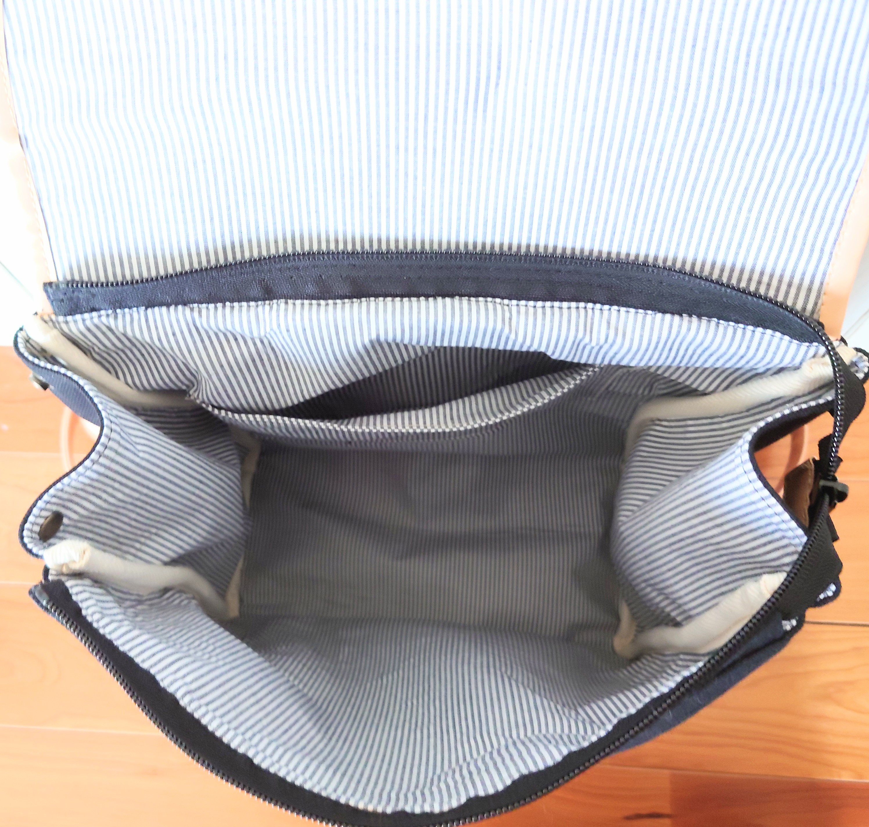 A4ファイル対応8号黒帆布とベージュ合皮の四角いリュック＋バックF-2（ふた付き）（3way）