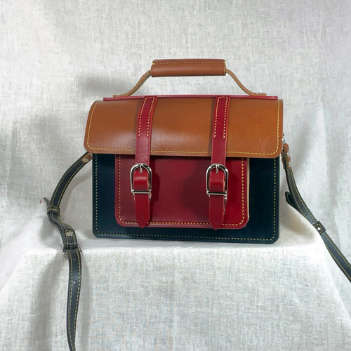 茶・赤・黒のサッチェルバッグ コンパクトなショルダーバッグ  