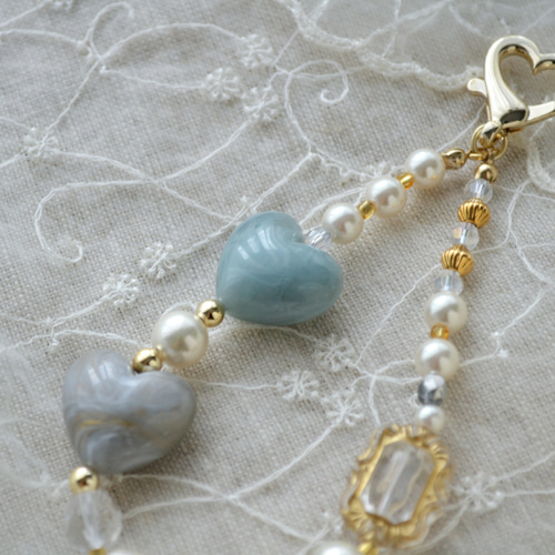 ぷっくりハートやパールのミニハンドストラップ--russian blue--スマホ