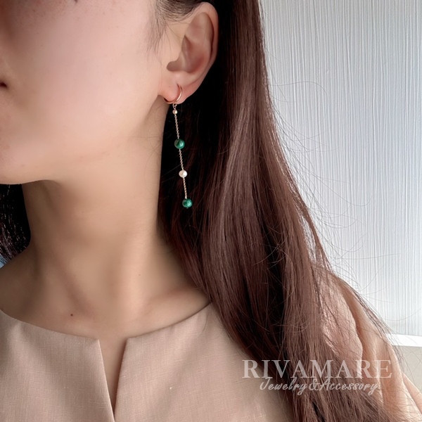 華麗な孔雀色マラカイトグリーン 高品質マラカイト ラウンド 淡水バロックパール ロングピアス イヤリング変更可