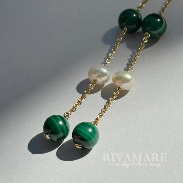 華麗な孔雀色マラカイトグリーン 高品質マラカイト ラウンド 淡水バロックパール ロングピアス イヤリング変更可