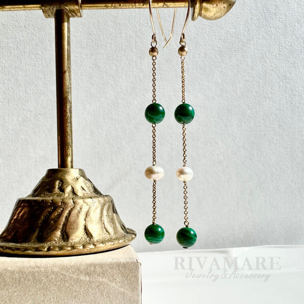 華麗な孔雀色マラカイトグリーン 高品質マラカイト ラウンド 淡水バロックパール ロングピアス イヤリング変更可