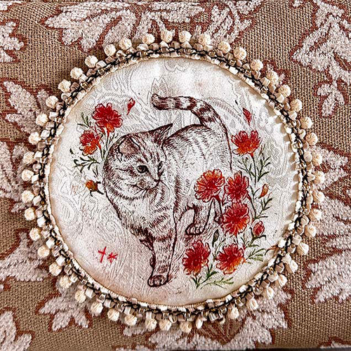 受注制作】ふっくら猫の絵柄と個性的なベージュ系の生地の 受注制作】ふっくら猫の絵柄と個性的なベージュ系の生地の