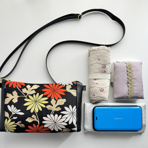 軽い♪帯ショルダーバッグ(花模様)♦︎帯リメイク 紐長さ調節可能