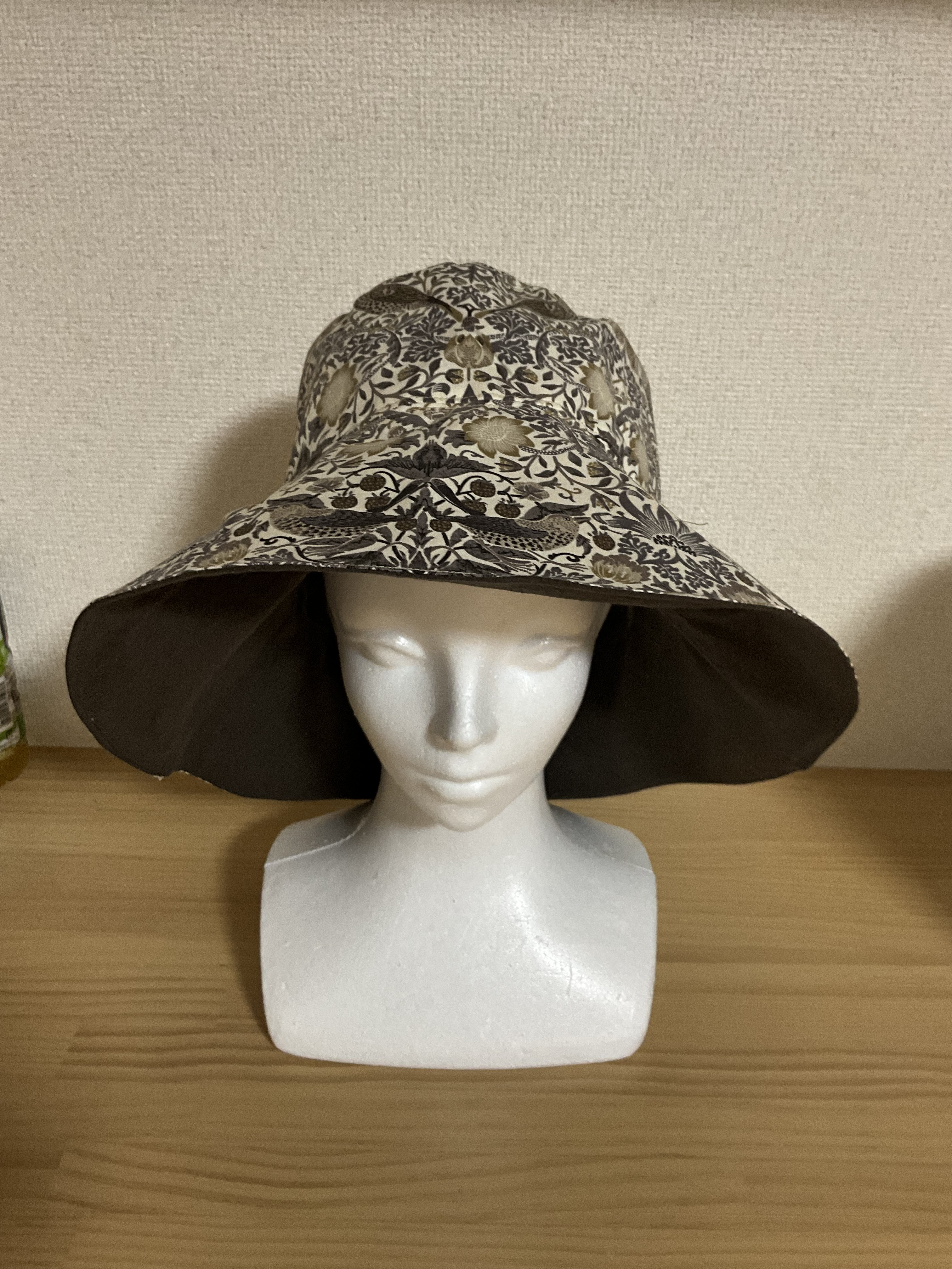 ウイリアムモリス いちご泥棒(アイボリー)帽子【レディース/フリーサイズ調整可能】