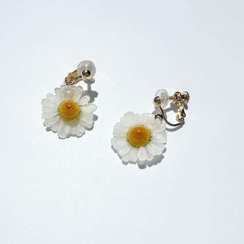 カモミールの花ピアス