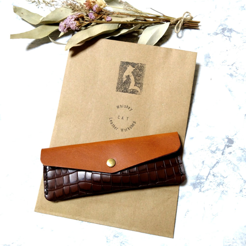 クロコダイル型押し革とヌメ革のコンビネーションペンケース ペン