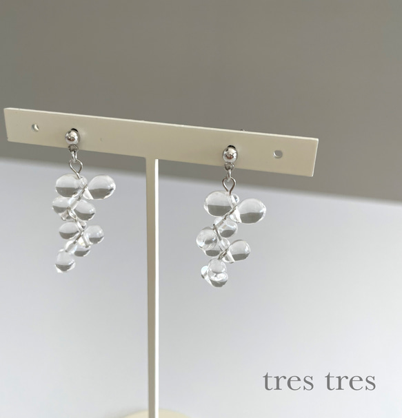 シルバー◆しずくビーズのシンプルピアス/イヤリング◆春夏ピアス クリア ドロップ 水滴 ナチュラル 透明 つぶつぶ 1枚目の画像